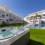 Daire Cosy Casa Nalia - With Terrace, Pools & Jacuzzi Torrevieja
