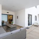 Daire Cosy Casa Nalia - With Terrace, Pools & Jacuzzi