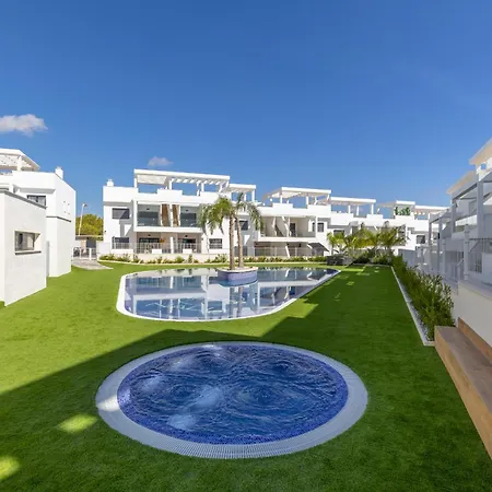 Cosy Casa Nalia - With Terrace, Pools & Jacuzzi Торевьиа