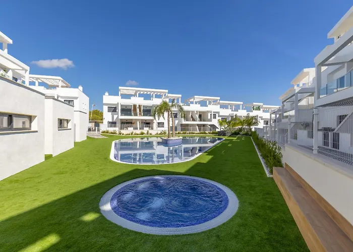 Cosy Casa Nalia - With Terrace, Pools & Jacuzzi Торевьиа